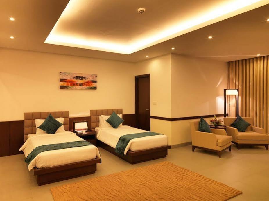 24 Tech Hotel Μπανγκαλόρ Εξωτερικό φωτογραφία